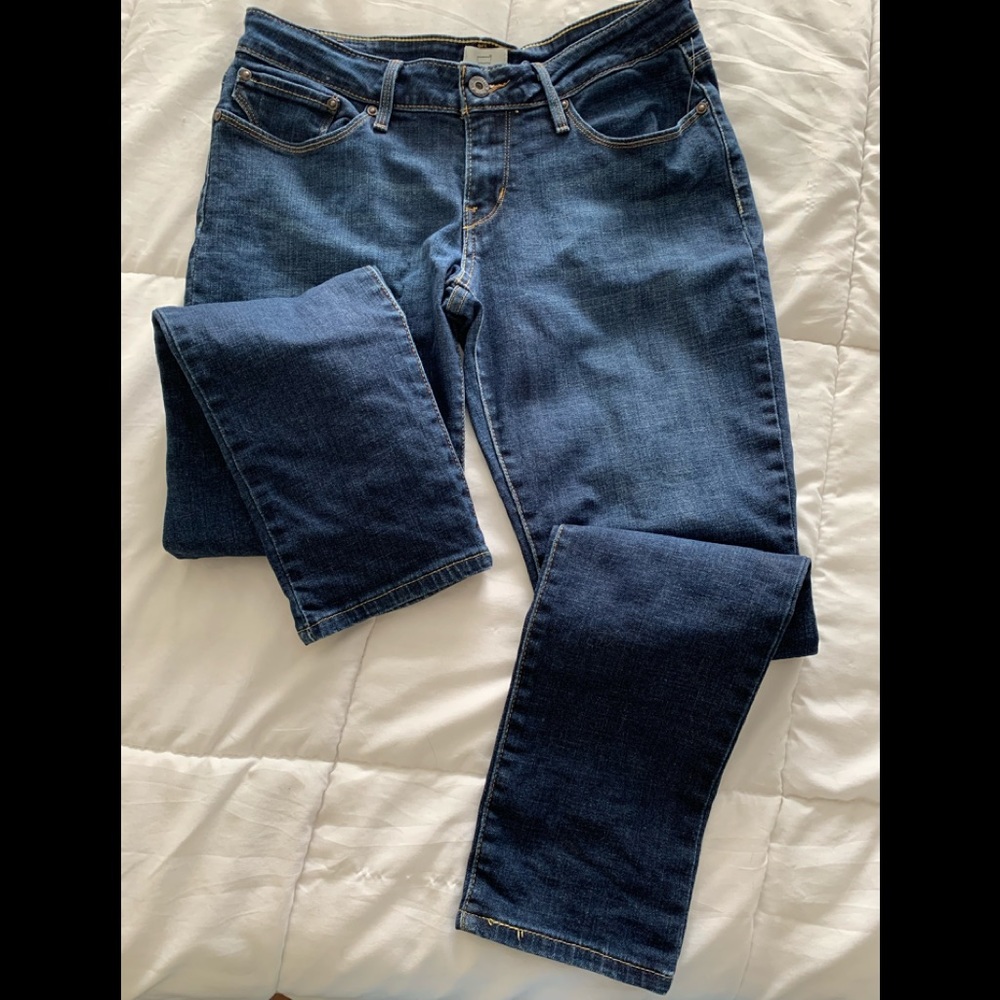 Levi’s San Francisco woman’s bold curve skinny 8/29